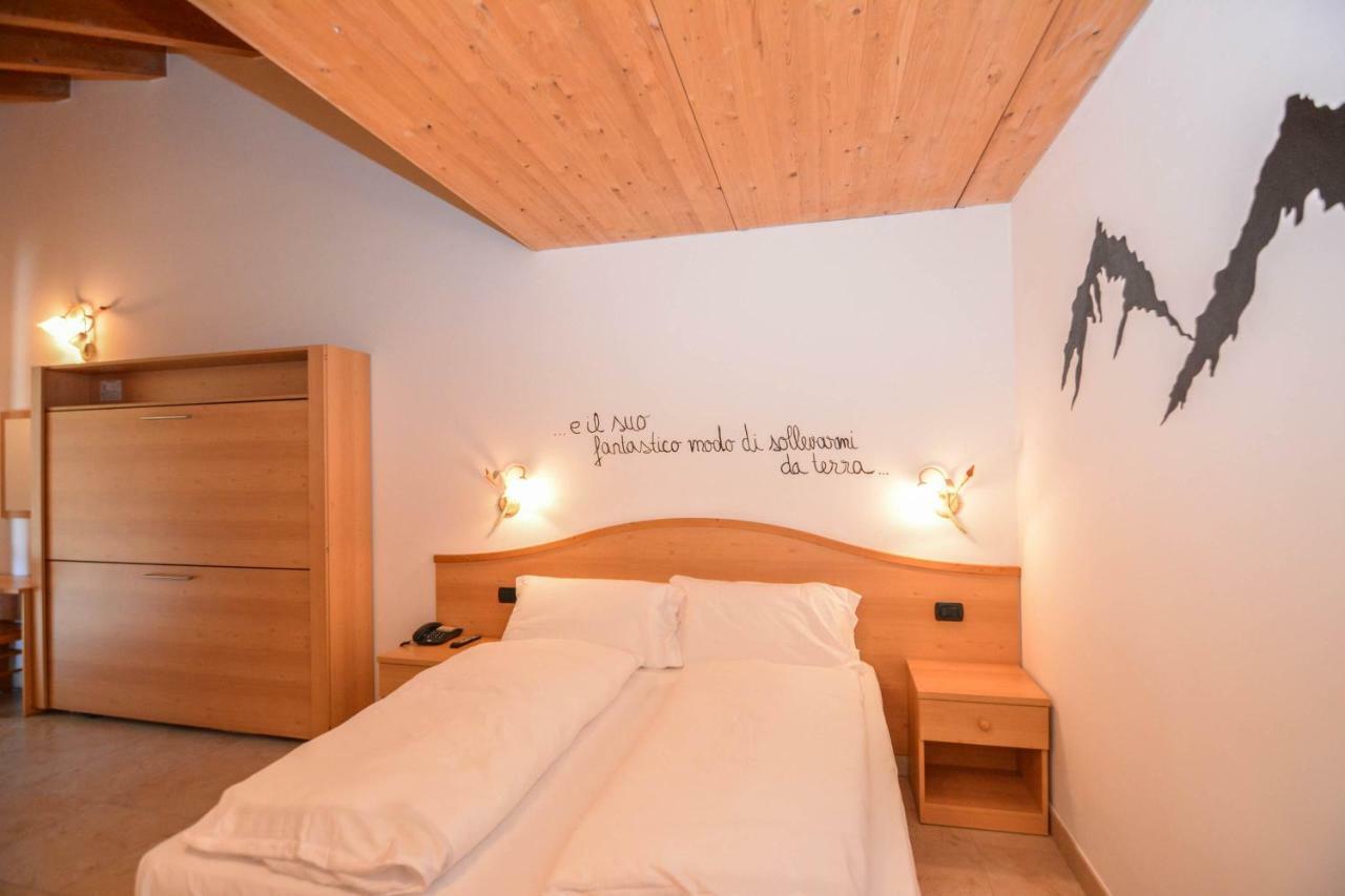 Alpieve Albergo Pieve Pieve Di Ledro Exterior photo