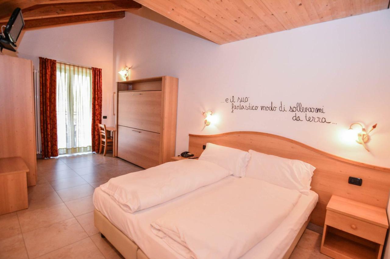 Alpieve Albergo Pieve Pieve Di Ledro Exterior photo